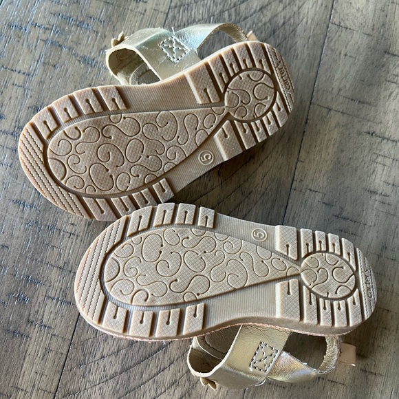 Carter’s Metallic Gold Baby/Toddler Sandals Size 5 - Picture 3 of 4